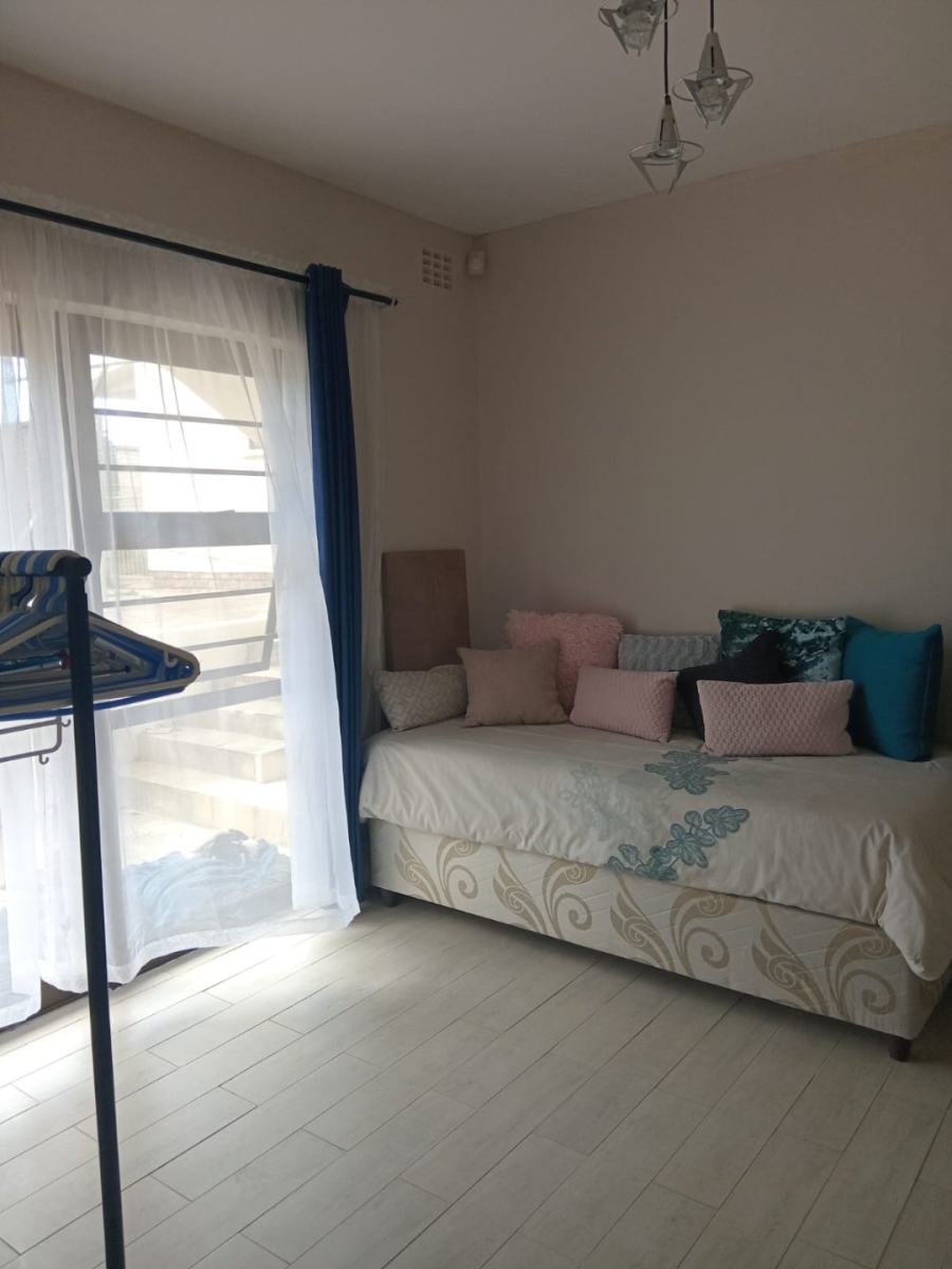 6 Bedroom Property for Sale in Gonubie Eastern Cape